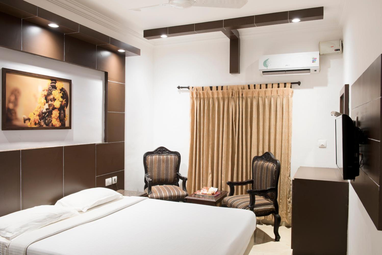 The Vyshakh Hotel Guruvāyūr Buitenkant foto