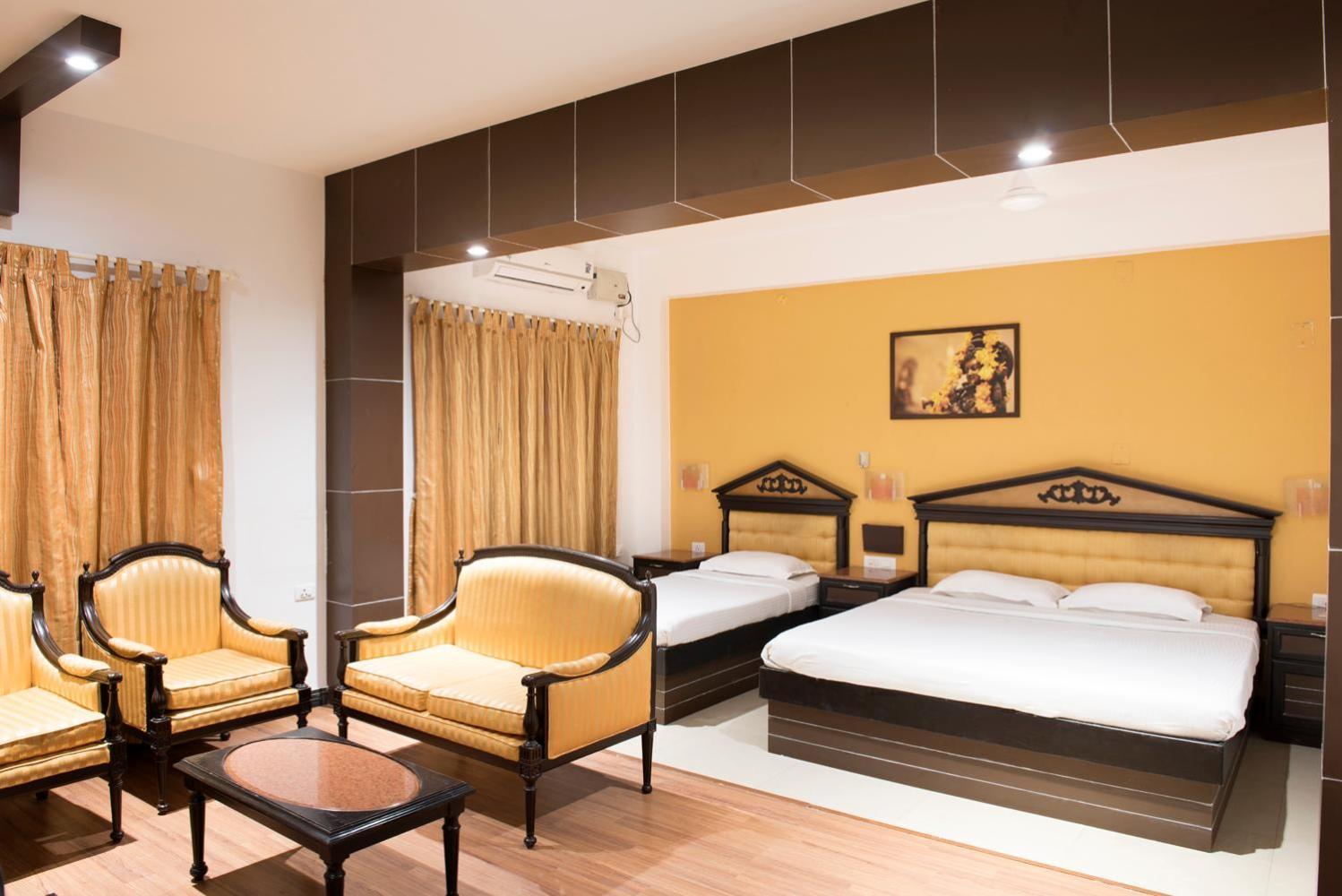 The Vyshakh Hotel Guruvāyūr Buitenkant foto