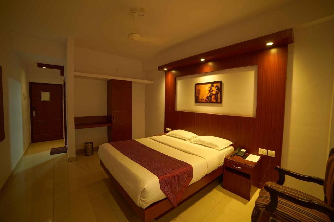 The Vyshakh Hotel Guruvāyūr Buitenkant foto