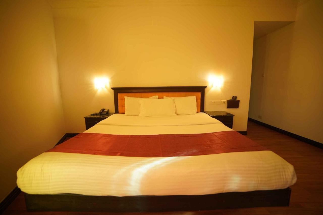 The Vyshakh Hotel Guruvāyūr Buitenkant foto