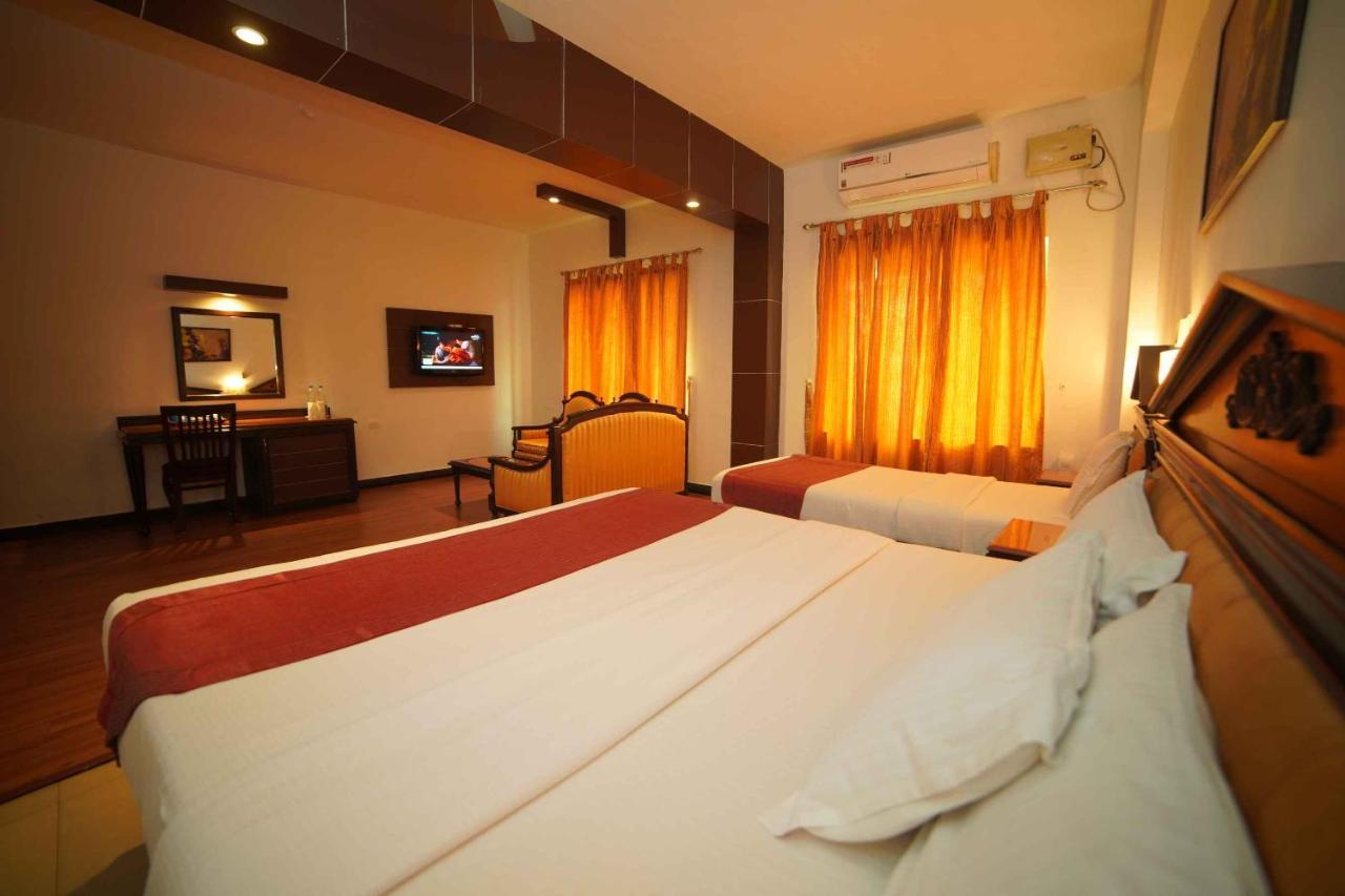 The Vyshakh Hotel Guruvāyūr Buitenkant foto
