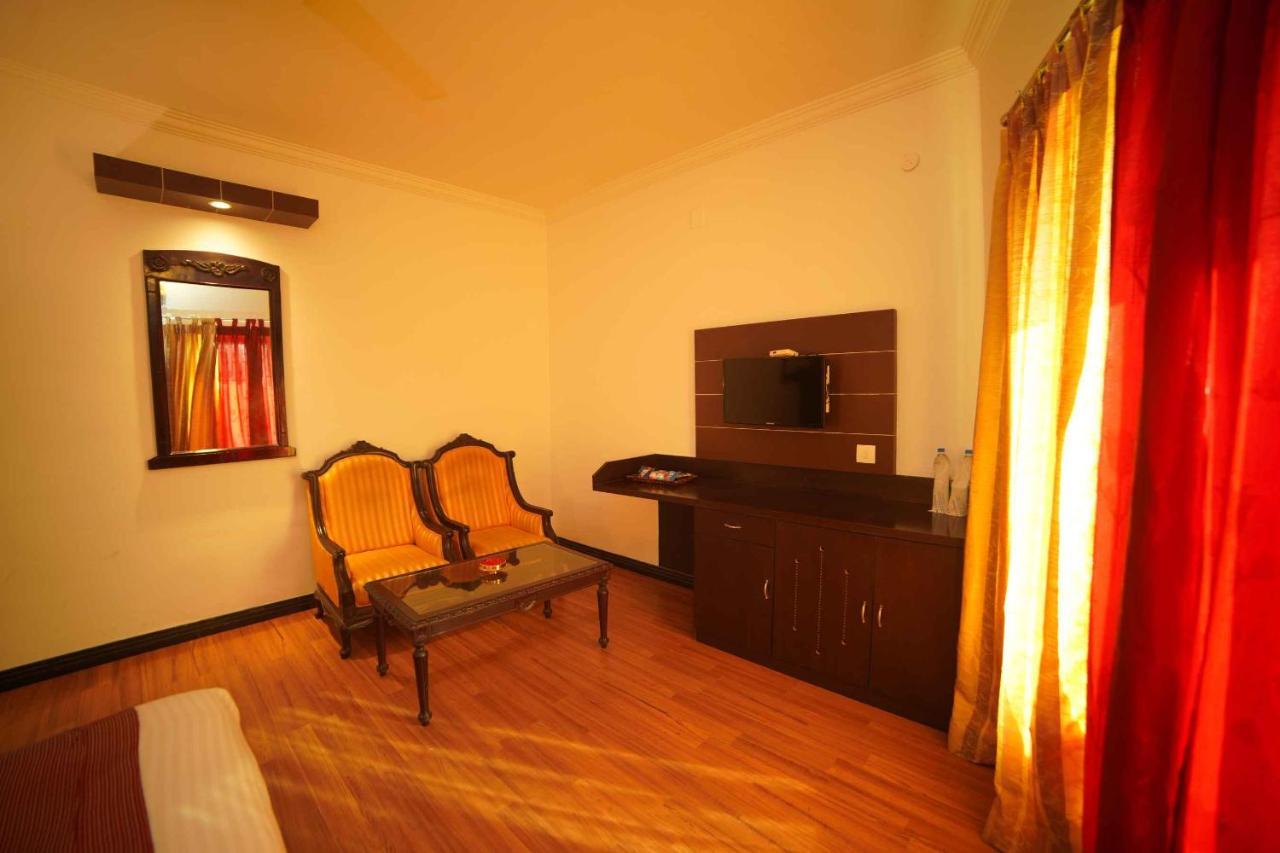 The Vyshakh Hotel Guruvāyūr Buitenkant foto