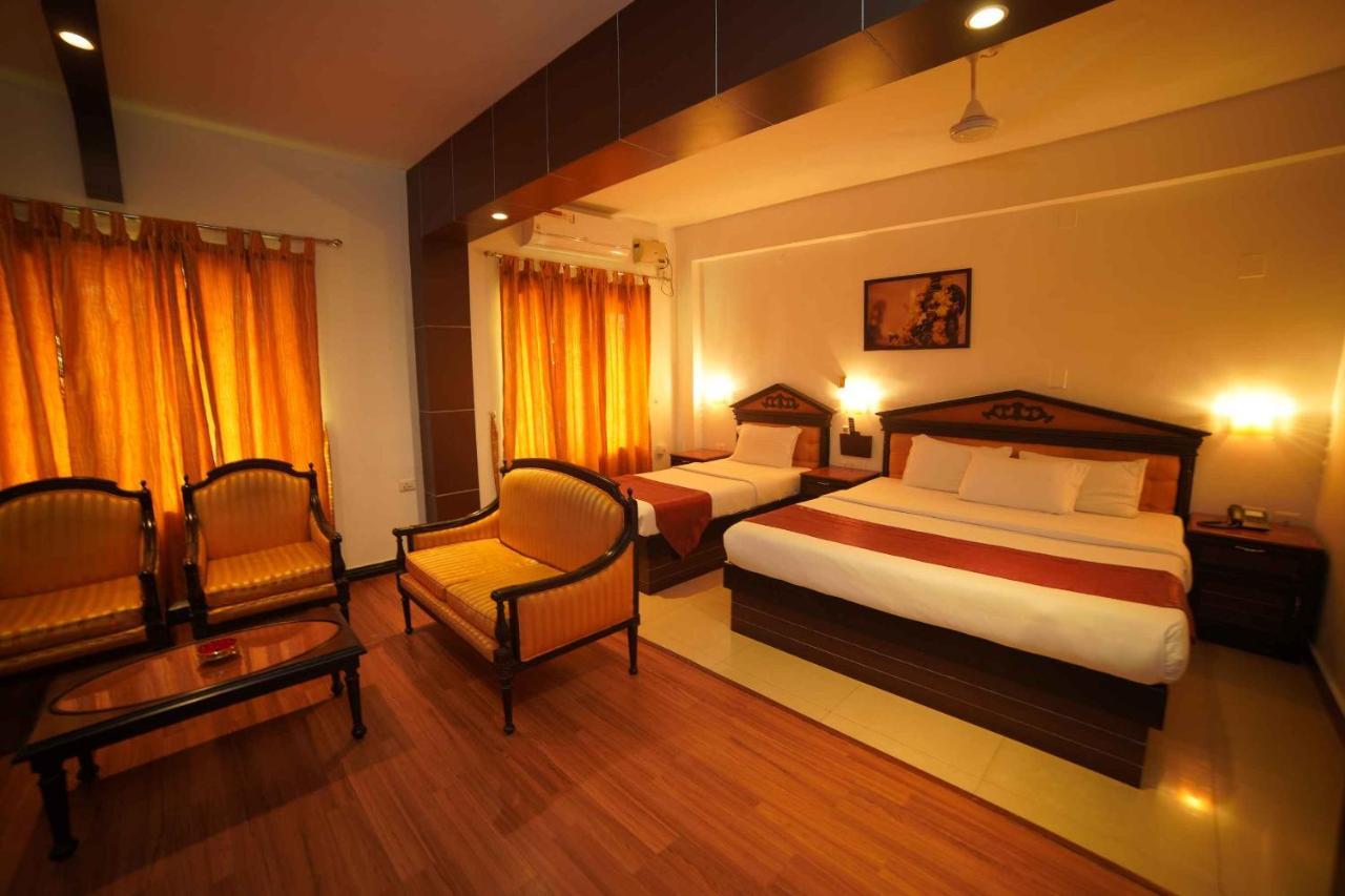 The Vyshakh Hotel Guruvāyūr Buitenkant foto