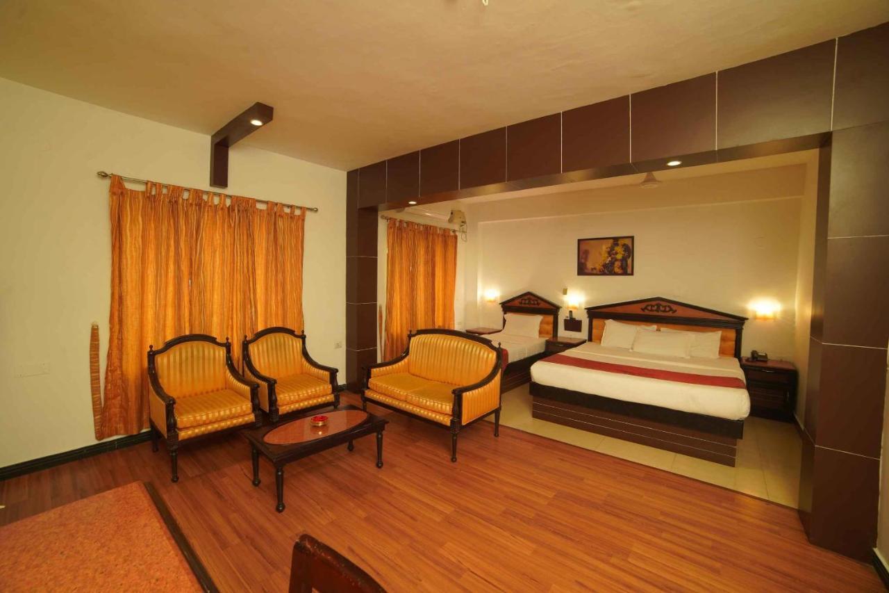 The Vyshakh Hotel Guruvāyūr Buitenkant foto