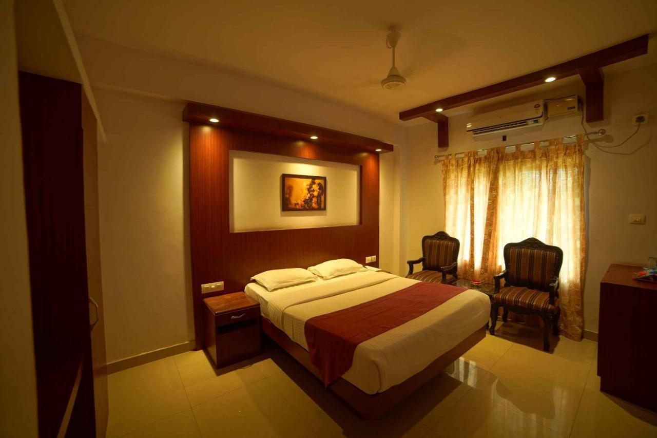 The Vyshakh Hotel Guruvāyūr Buitenkant foto