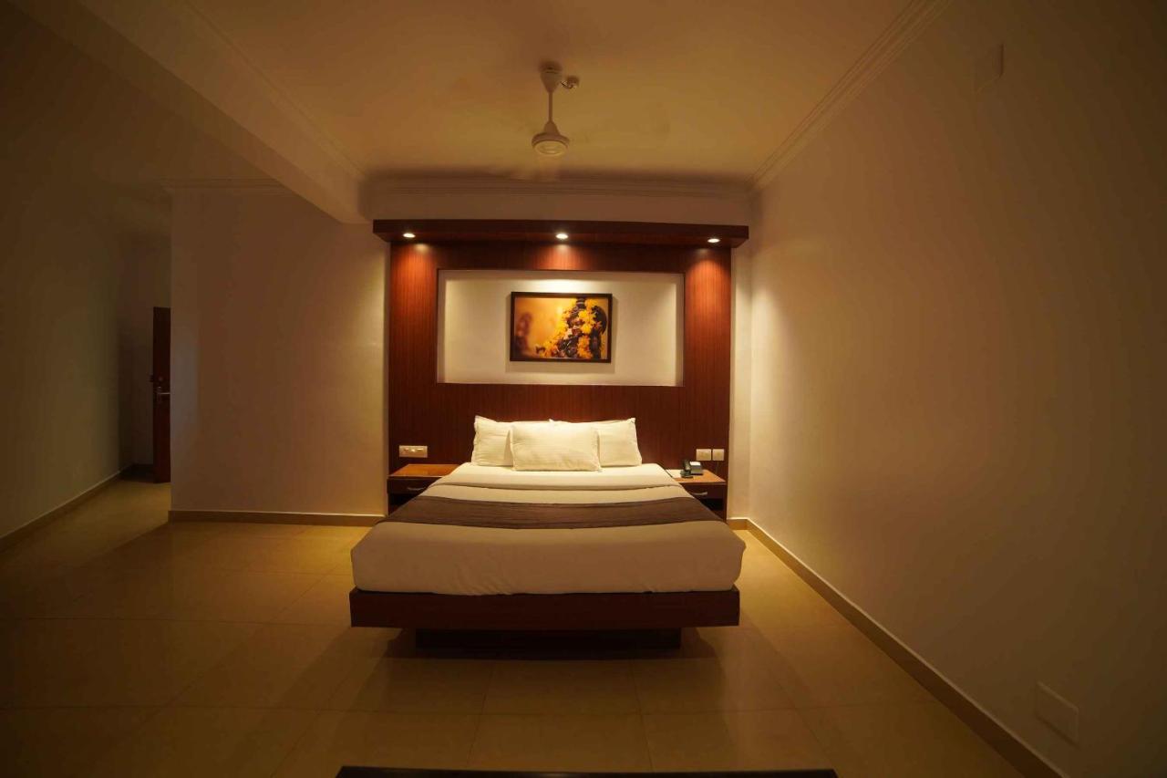 The Vyshakh Hotel Guruvāyūr Buitenkant foto