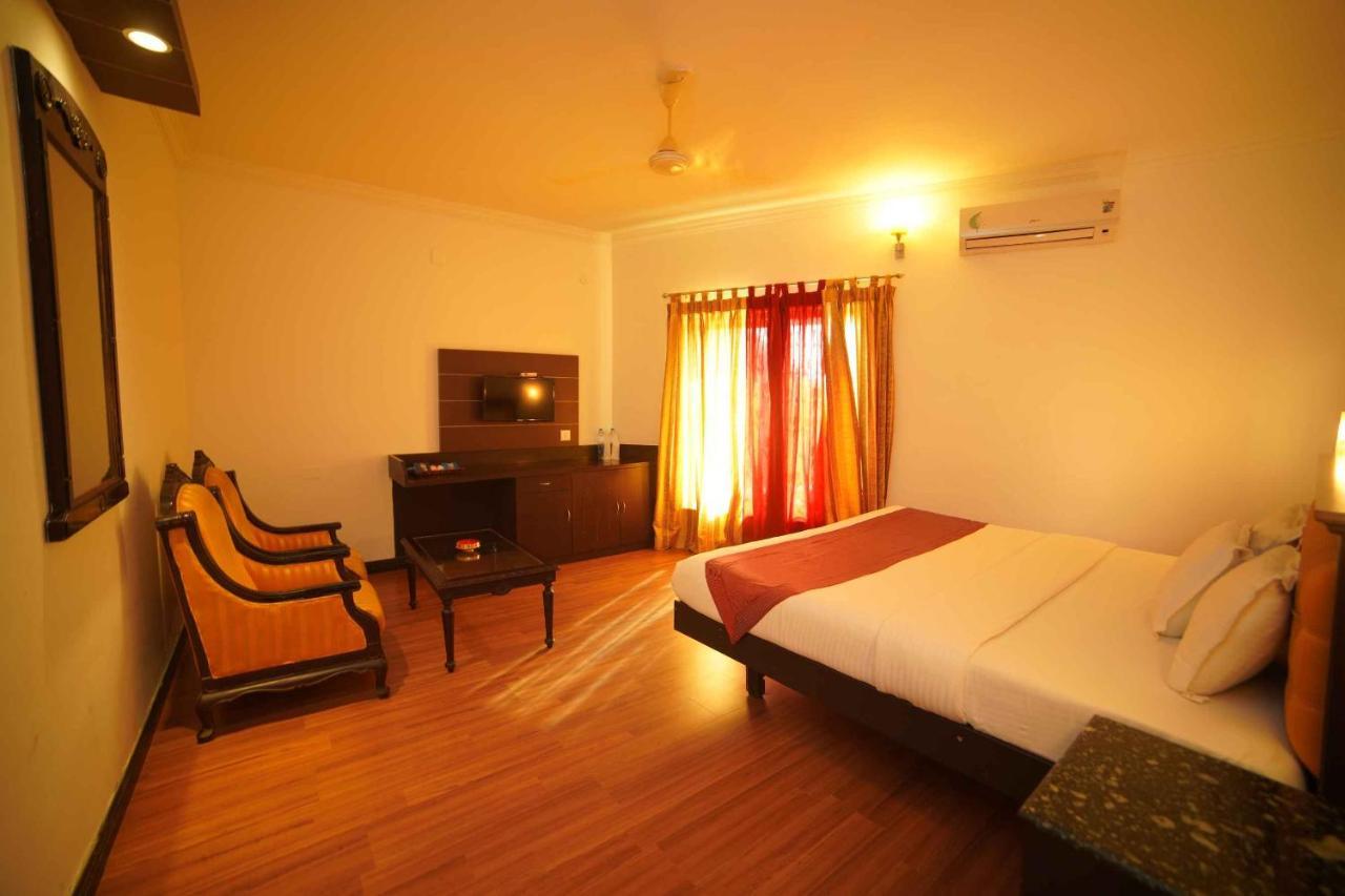 The Vyshakh Hotel Guruvāyūr Buitenkant foto
