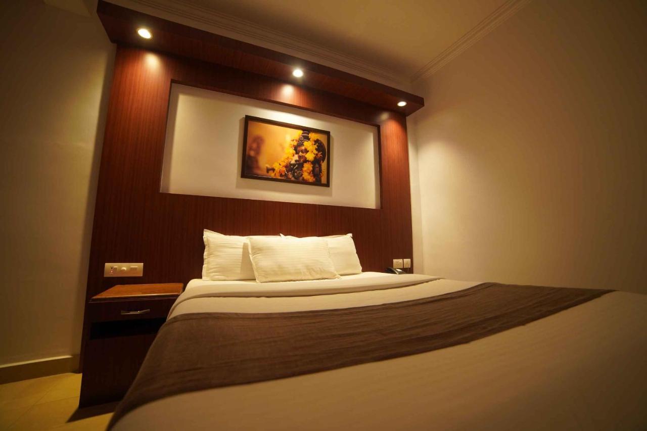 The Vyshakh Hotel Guruvāyūr Buitenkant foto