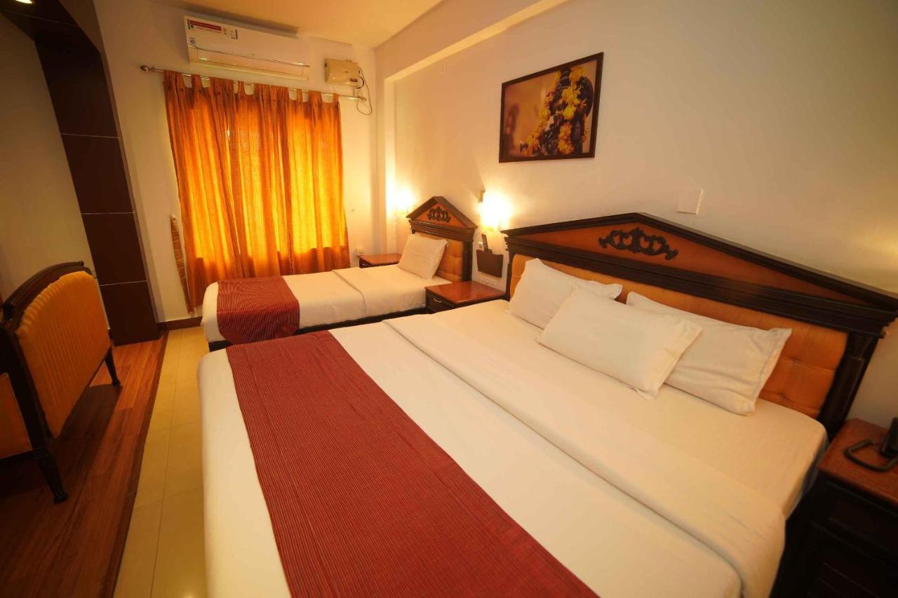The Vyshakh Hotel Guruvāyūr Buitenkant foto