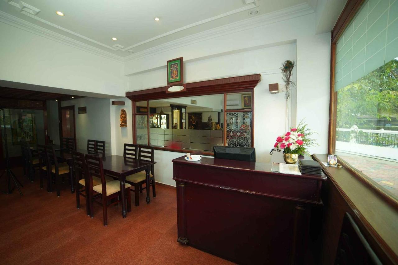 The Vyshakh Hotel Guruvāyūr Buitenkant foto