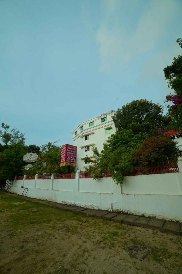 The Vyshakh Hotel Guruvāyūr Buitenkant foto