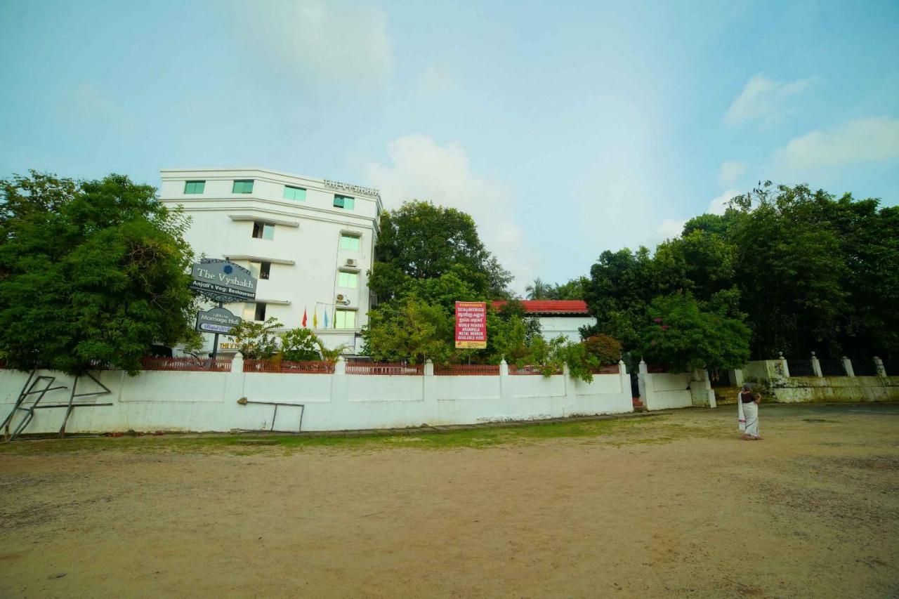 The Vyshakh Hotel Guruvāyūr Buitenkant foto
