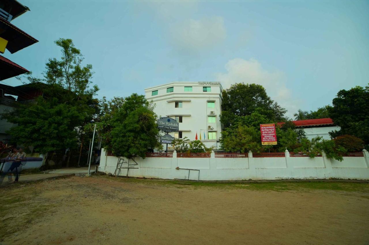 The Vyshakh Hotel Guruvāyūr Buitenkant foto