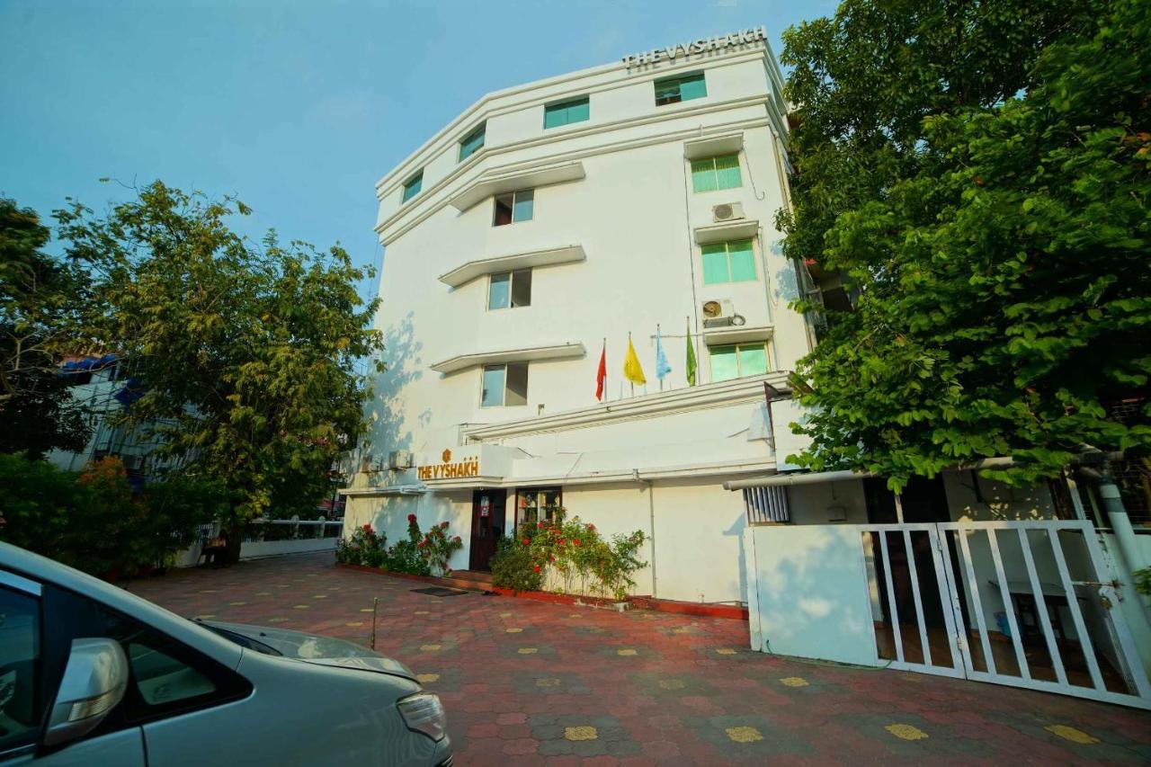 The Vyshakh Hotel Guruvāyūr Buitenkant foto
