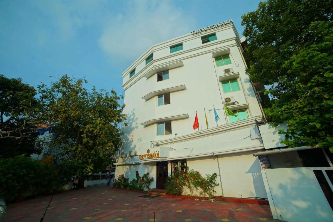 The Vyshakh Hotel Guruvāyūr Buitenkant foto