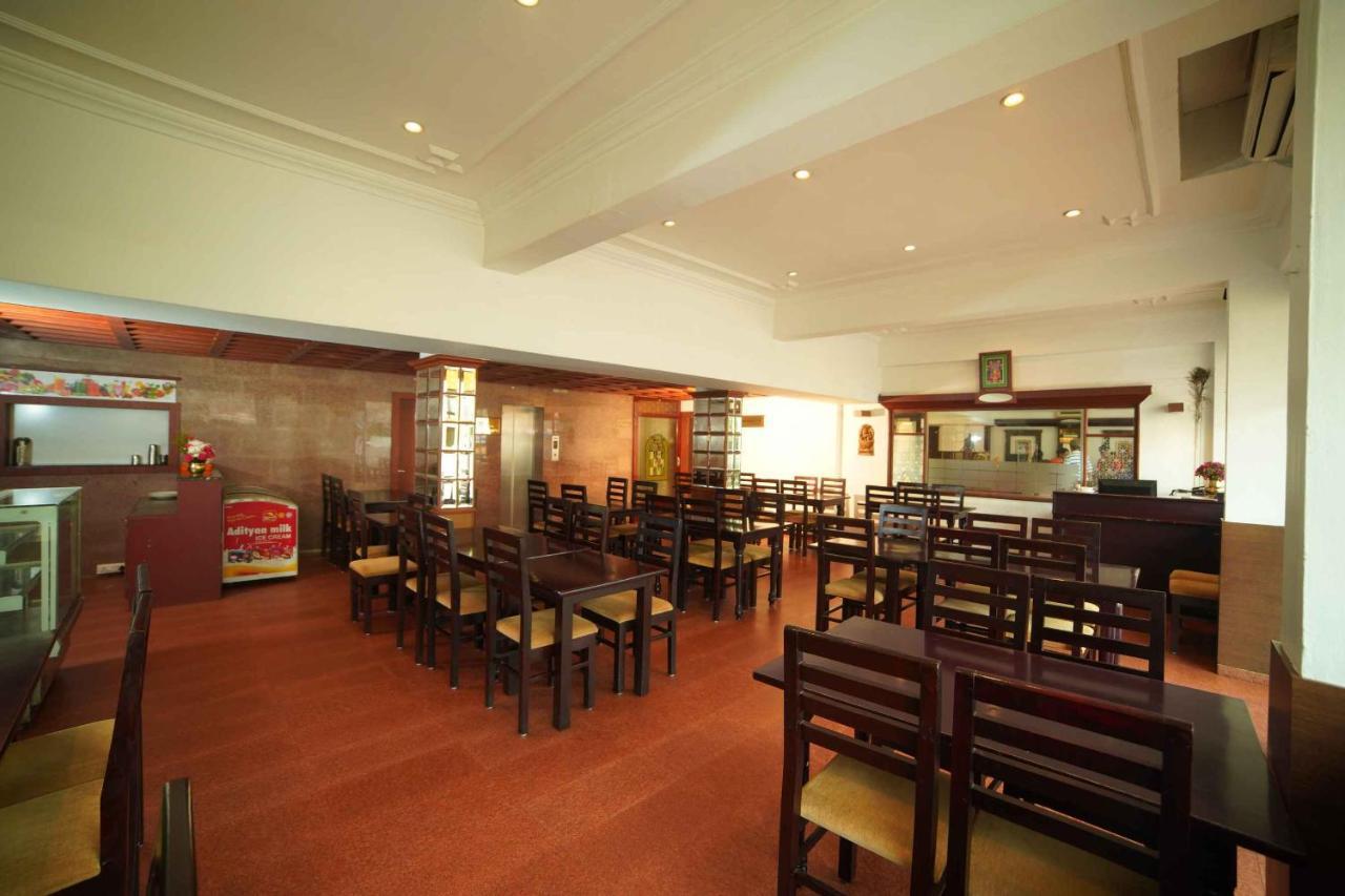 The Vyshakh Hotel Guruvāyūr Buitenkant foto