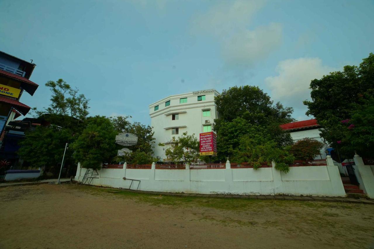 The Vyshakh Hotel Guruvāyūr Buitenkant foto