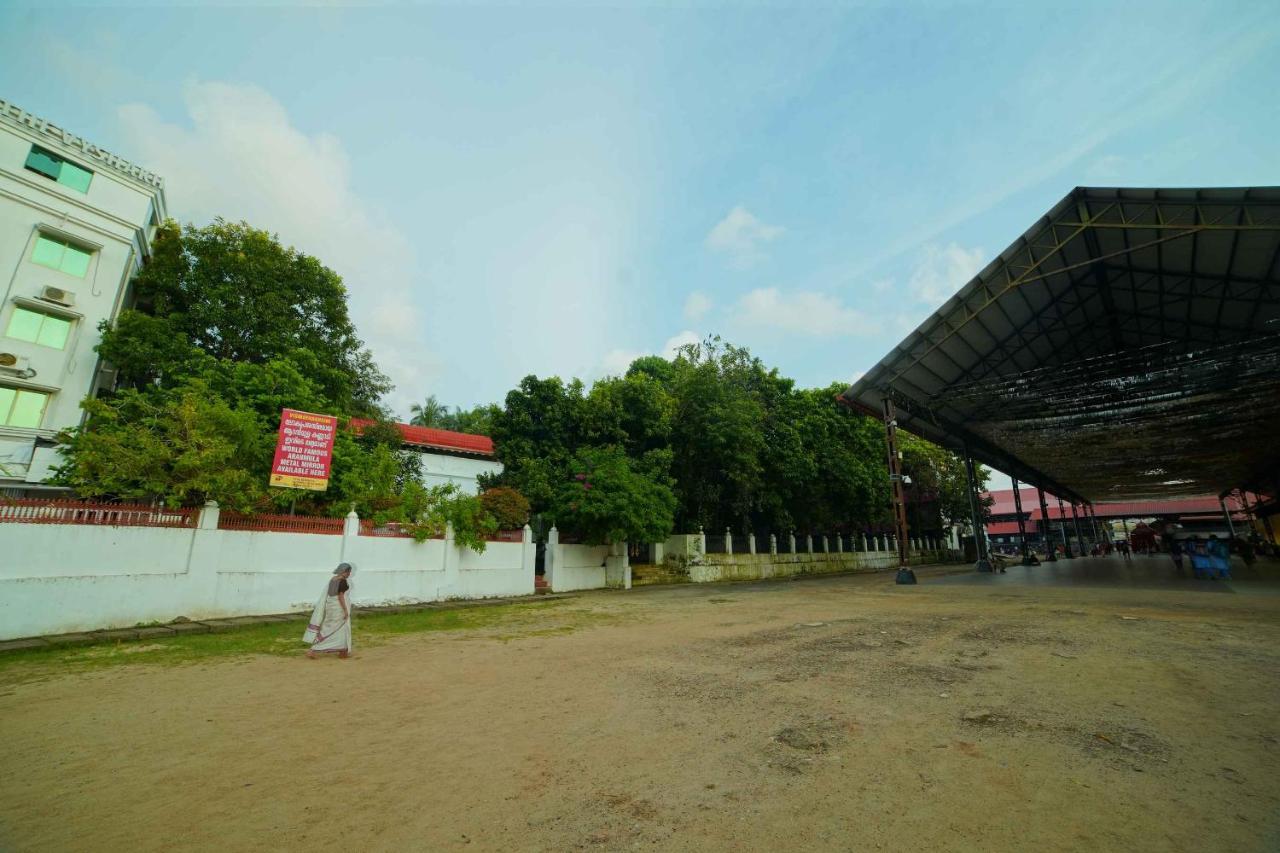 The Vyshakh Hotel Guruvāyūr Buitenkant foto