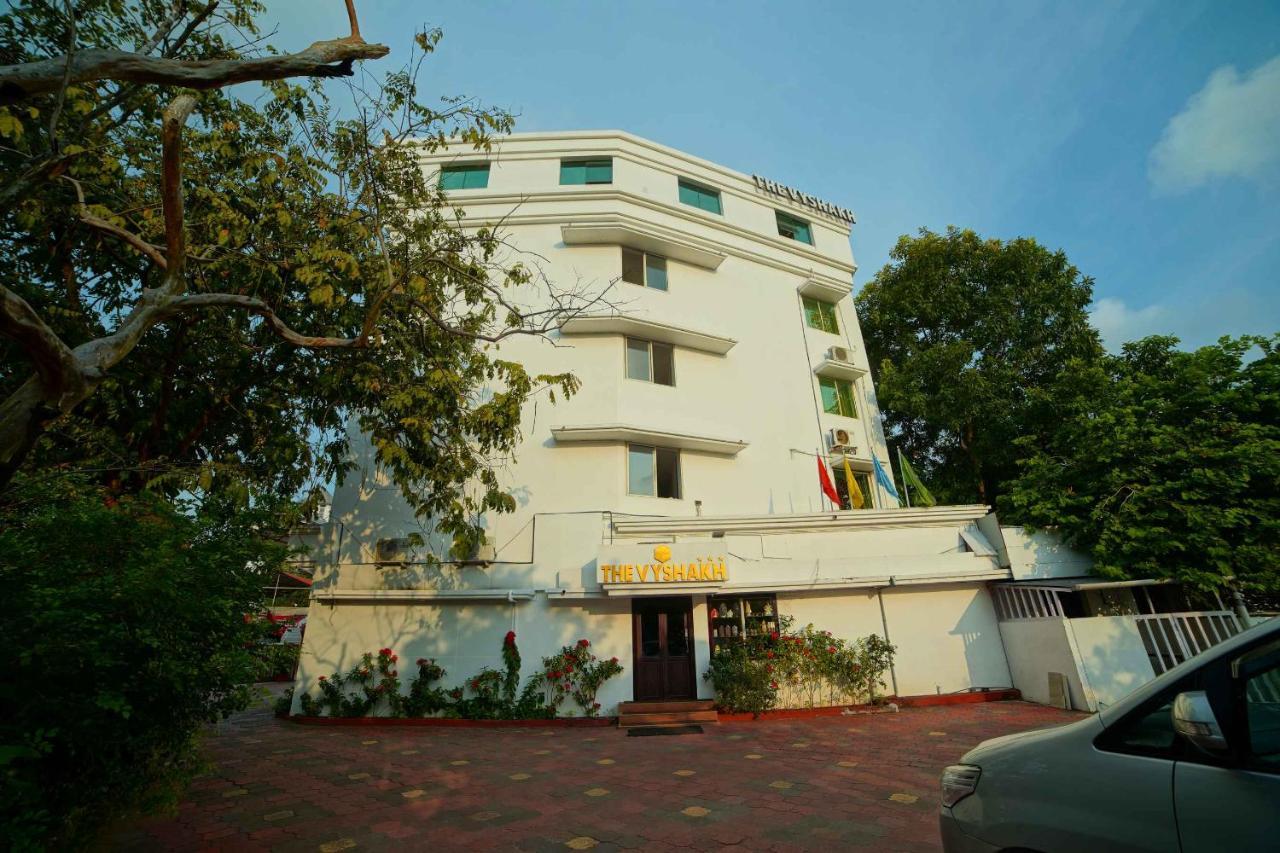The Vyshakh Hotel Guruvāyūr Buitenkant foto
